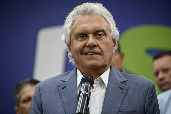 Caiado volta a cobrar explicações de Flávio sobre Vorcaro