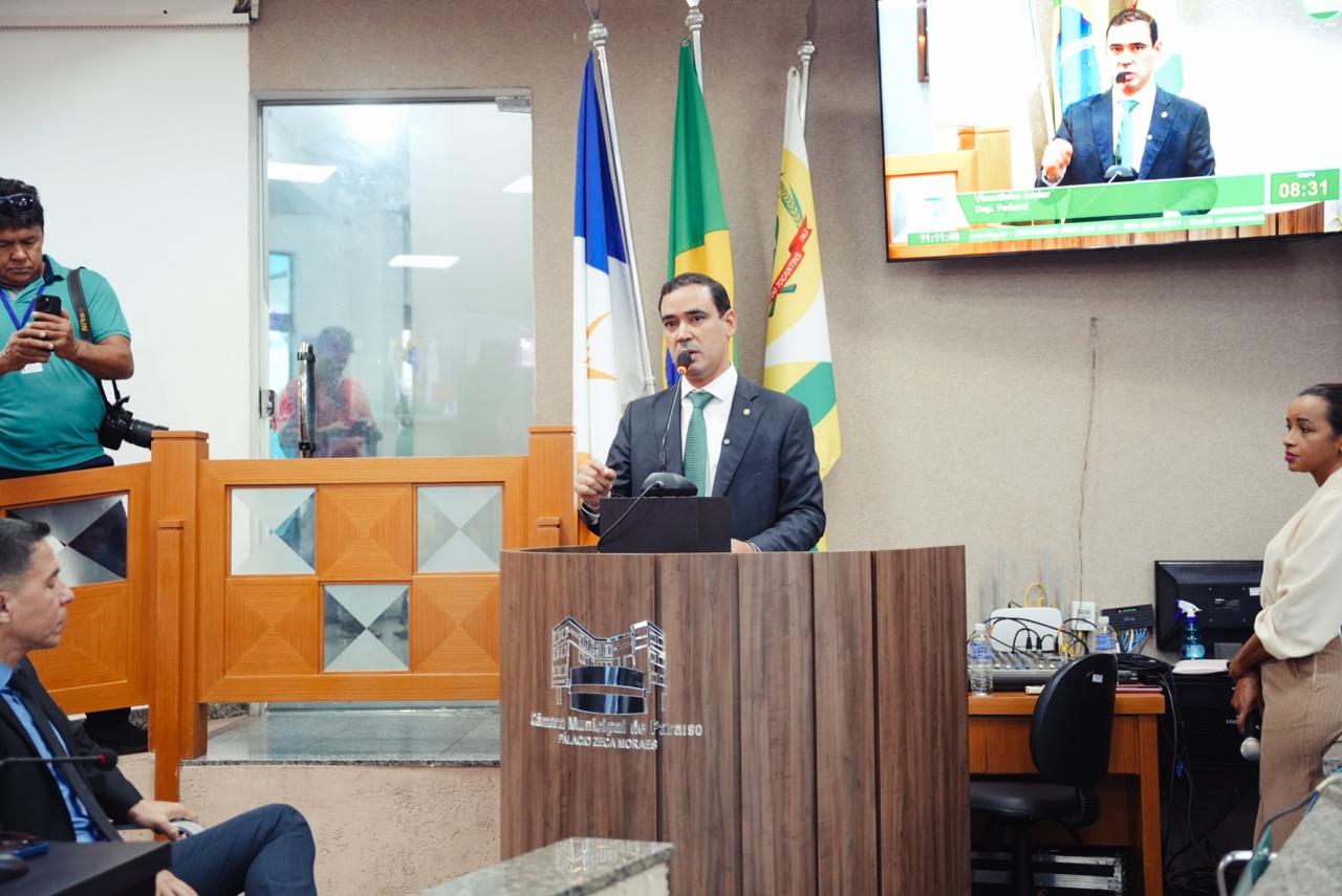 “Paraíso sempre terá meu trabalho”, afirma Vicentinho Júnior após homenagem na Câmara