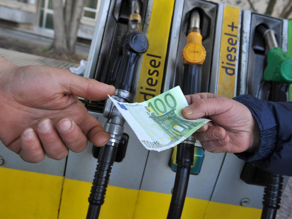 Preços do petróleo disparam após novos ataques dos EUA ao Irã