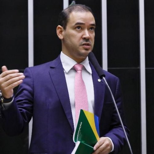 Luzimangues ganha Centro Esportivo Comunitário com recursos de  Vicentinho Júnior