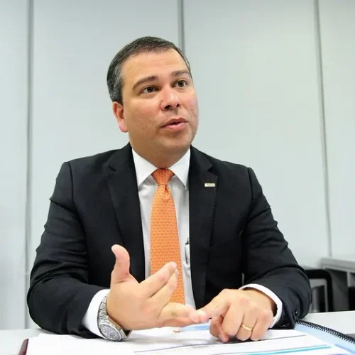 Prisão de dono do Banco Master impulsiona pedido de CPI para investigar gestão do BRB
