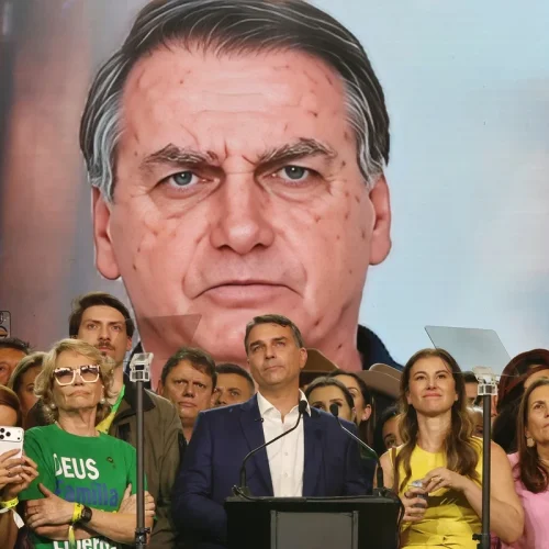 Centrão trava alianças de Flávio, que aposta em base bolsonarista