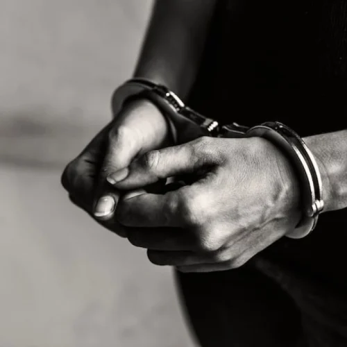 Pastor é preso suspeito de estuprar adolescente