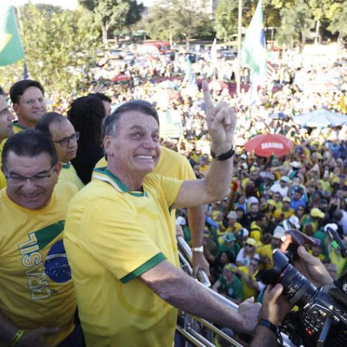 Bolsonaro diz em ato em Brasília que se Congresso aprovar anistia ‘ninguém tem que se meter’