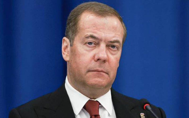 Medvedev diz que países “estão dispostos” a fornecer ogivas nucleares ao Irã após ataques dos EUA