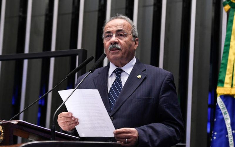 Senador do dinheiro na cueca critica PEC da Blindagem: ‘Vai na contramão da história’