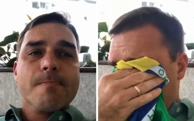 Flávio Bolsonaro parte  para cima de repórter