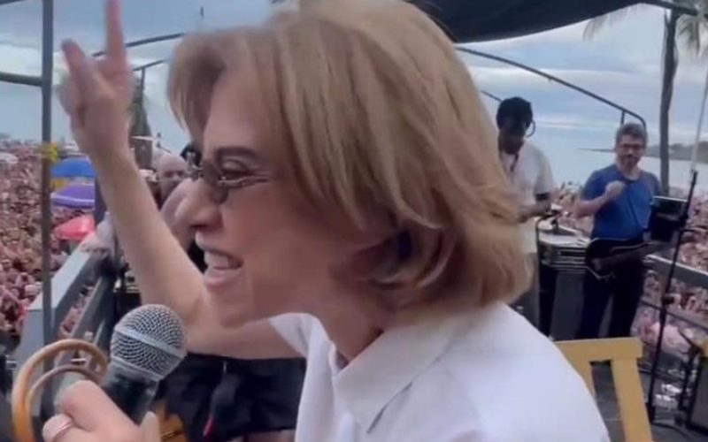 Fernanda Torres sobe o tom e detona em ato contra anistia
