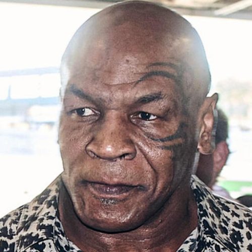Mike Tyson perde a paciência com torcida brasileira