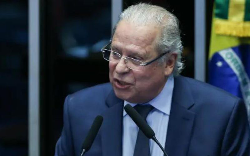Há uma quinta coluna aqui, há traidores no Brasil, afirma José Dirceu