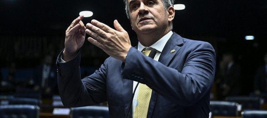 Ciro vê “pressão” em operação da PF: “Todo ano político é a mesma coisa”