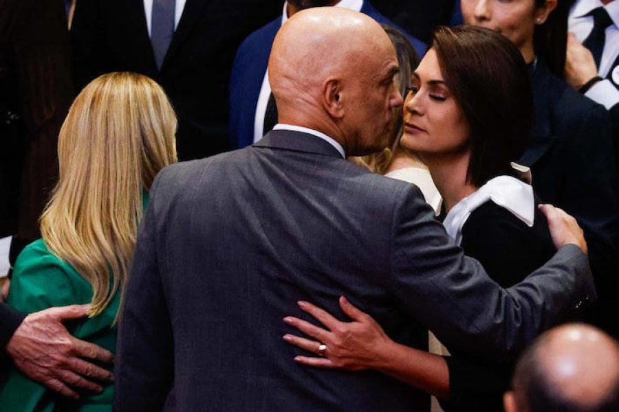 Michelle Bolsonaro chama Moraes de ‘irmão em Cristo’ 
