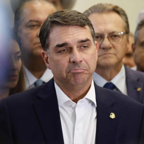 Fuga: PF é acionada para apreender passaporte de Flávio Bolsonaro, que planeja viagem aos EUA