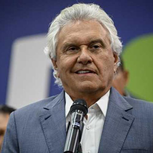 Caiado volta a cobrar explicações de Flávio sobre Vorcaro