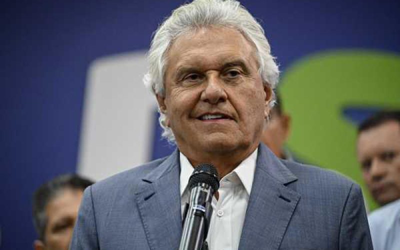 Caiado volta a cobrar explicações de Flávio sobre Vorcaro