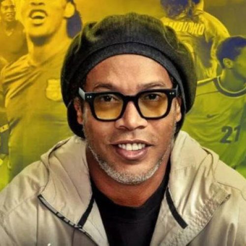 Ronaldinho Gaúcho confirma volta ao futebol