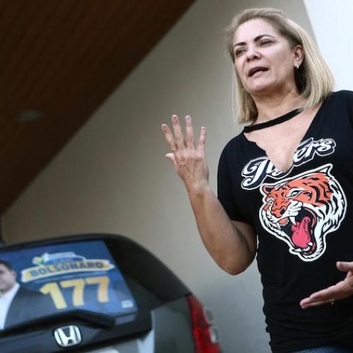 Justiça bloqueia dinheiro  da ex-mulher de Bolsonaro