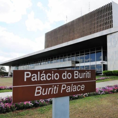 Candidatos ao GDF dão início às campanhas com missas e carreatas  no DF