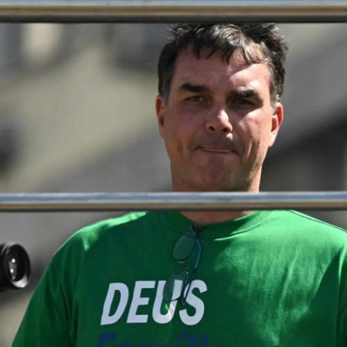 Flávio Bolsonaro pode planejar novo golpe, diz Valdemar Costa Neto