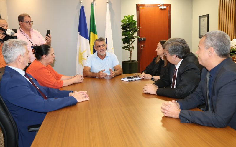 Amélio Cayres recebe presidente do TJ-TO