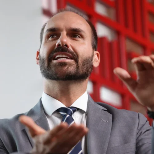 Em meio à guerra, Eduardo Bolsonaro liga Lula ao Irã: “Será o próximo”. 