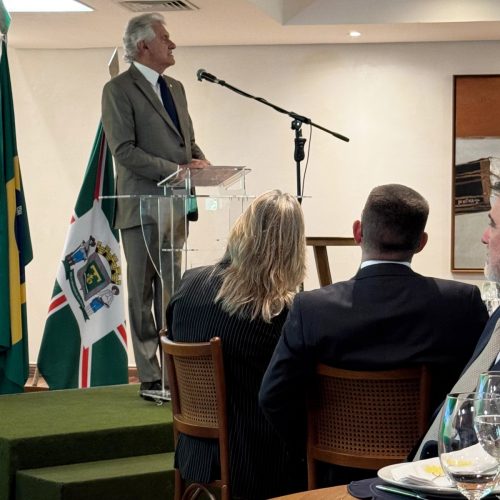 Amélio Cayres  (terceira foto abaixo) cumpre agendas em Goiânia