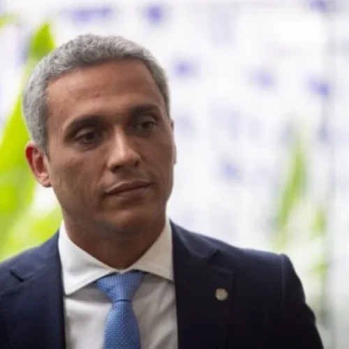Urgente: Deputado Gustavo Gayer é internado