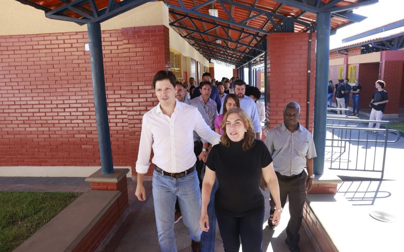 Inauguração de novo colégio estadual em Alexânia marca volta às aulas
