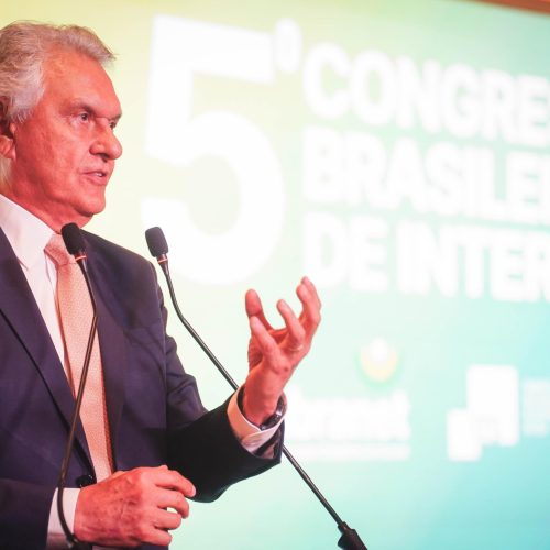 Caiado defende regulação equilibrada de IA e destaca protagonismo de Goiás no setor