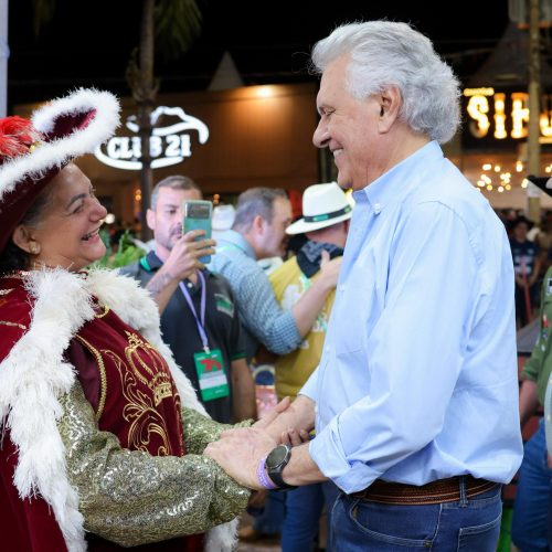 Caiado visita estande do Governo de Goiás na Festa do Peão de Barretos