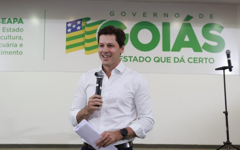 Daniel Vilela entrega máquinas do Mecaniza Campo a 14 municípios goianos
