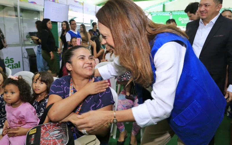 Gracinha Caiado entrega benefícios na abertura do Goiás Social em Planaltina