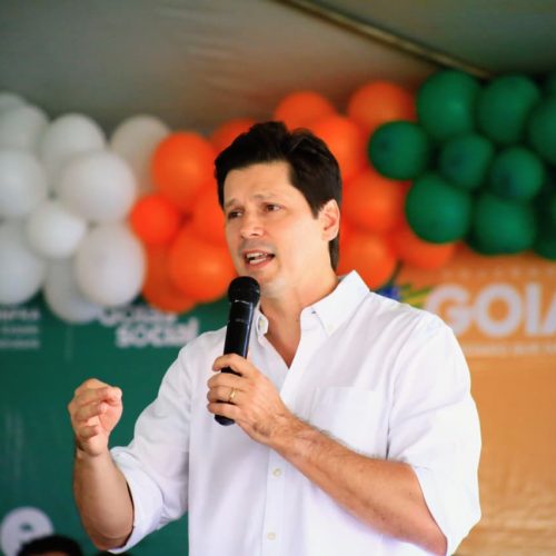“Vocês vão passar o Natal na casa de vocês”, afirma Daniel Vilela em entrega de moradias gratuitas