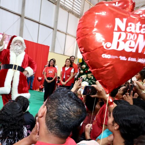 Gracinha Caiado leva a magia do Natal do Bem com a entrega de brinquedos a crianças de Formosa