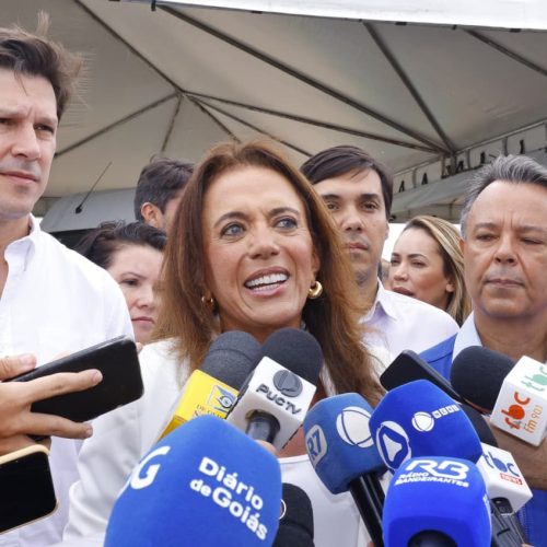Gracinha e Daniel entregam 246 vans para a assistência social de todos os municípios goianos