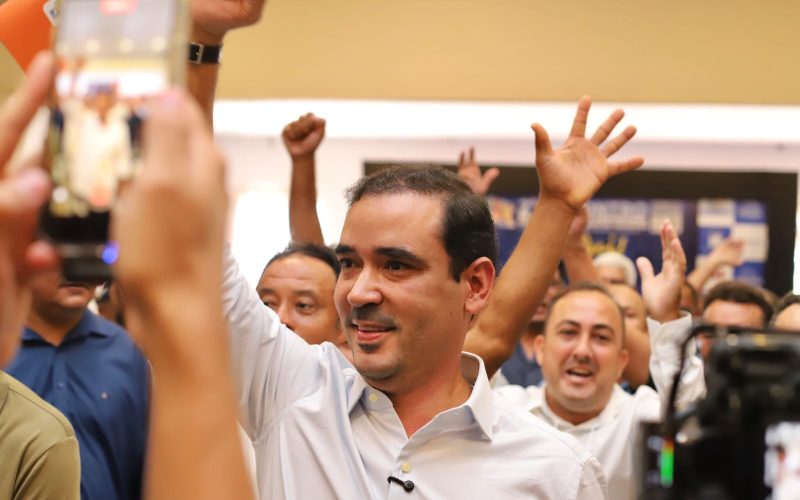 Vicentinho Júnior é ovacionado por lideranças políticas
