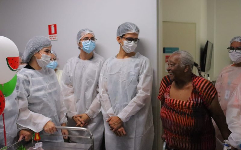 Saúde em Goiás implanta alta humanizada e transforma despedida em gesto de cuidado