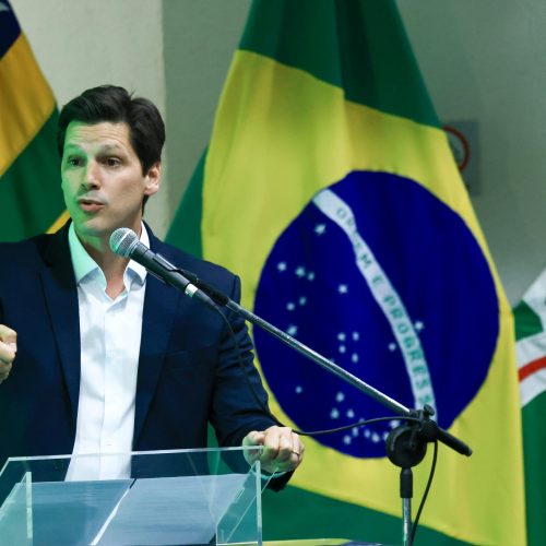 Daniel Vilela reforça infraestrutura de 126 municípios com investimento de R$ 165 milhões em asfalto de ruas e avenidas
