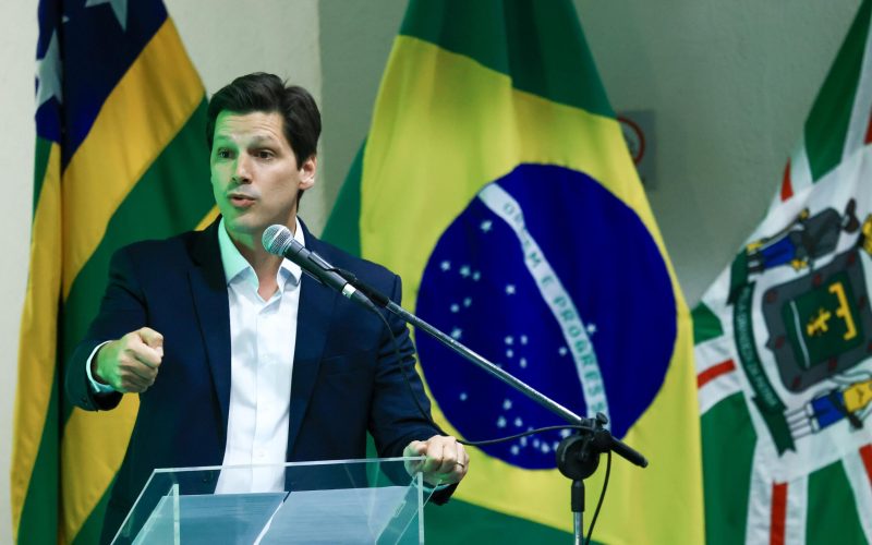 Daniel Vilela reforça infraestrutura de 126 municípios com investimento de R$ 165 milhões em asfalto de ruas e avenidas