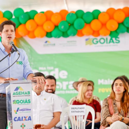 “É uma virada de chave na vida das pessoas”, diz Daniel Vilela ao entregar 324 moradias em Valparaíso de Goiás