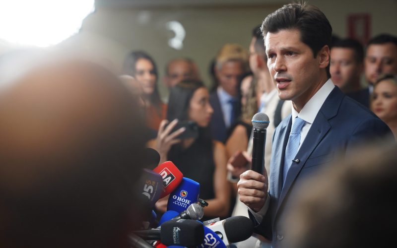 Daniel Vilela assina adesão e Goiás passa a subsidiar diesel com R$ 0,60 por litro