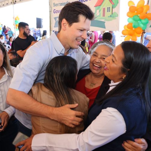 Daniel Vilela entrega 50 casas a custo zero em Serranópolis e amplia acesso à moradia digna no interior de Goiás