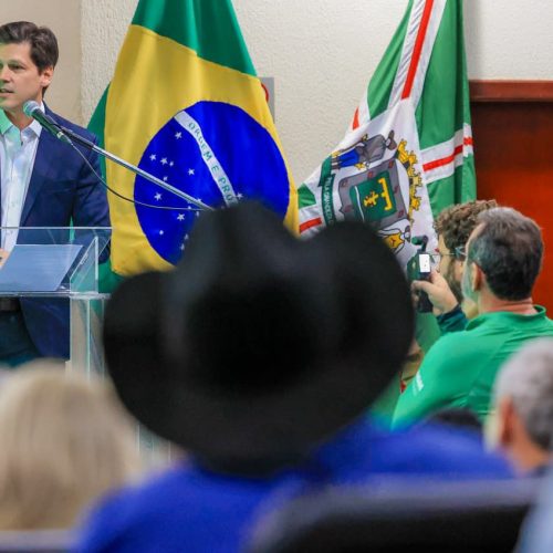 Daniel Vilela entrega 500º título do Regulariza Campo a produtores rurais