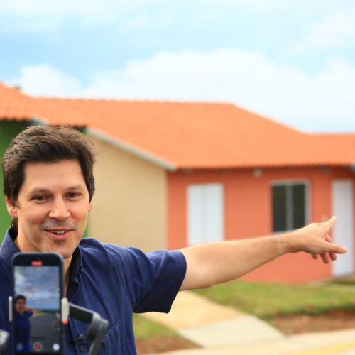 Daniel Vilela fecha junho com 746 casas entregues gratuitamente a famílias goianas