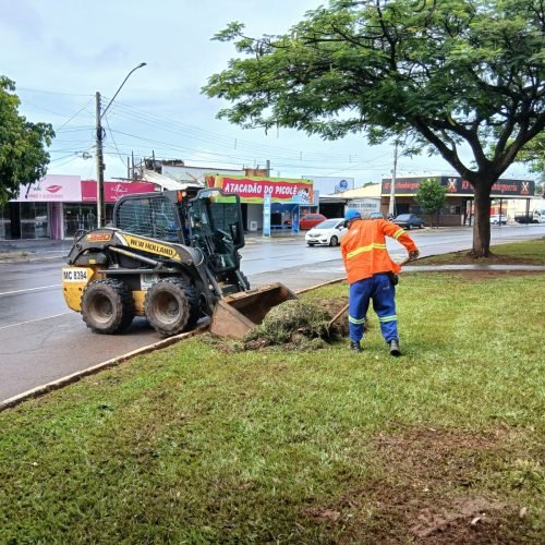Comurg poda quase 110 mil m² de grama no último final  de semana