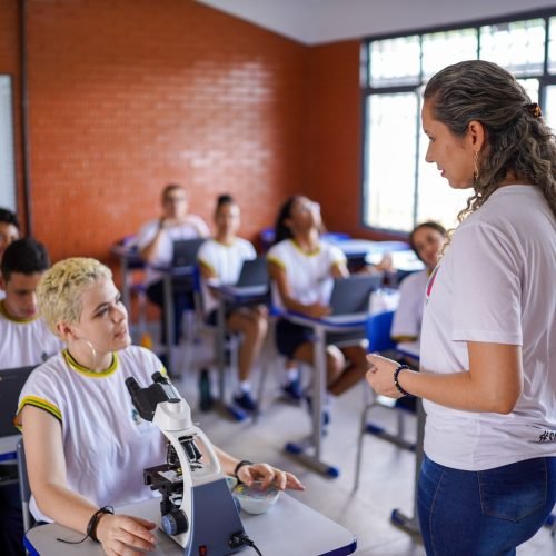 Professores da rede estadual recebem progressão na carreira