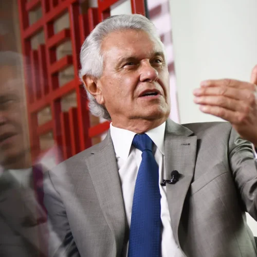 Caiado ataca Lula e Flávio por tarifas: “Chega de negociar de joelhos”