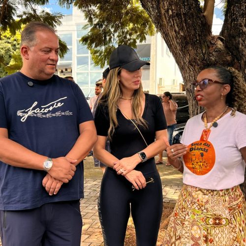 Senador Eduardo Gomes é recebido pelo grupo Suça das Dianas em Dianópolis