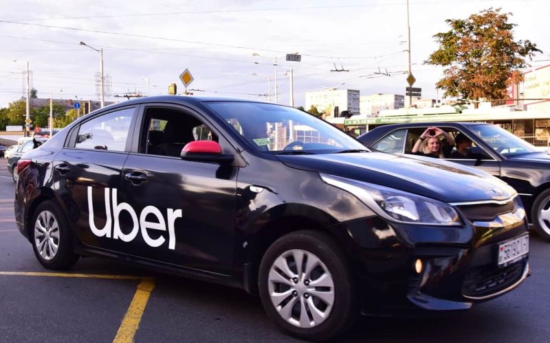 Uber é condenada a pagar R$ 17 mil por deixar passageiro em local errado