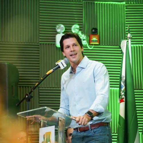 Daniel Vilela entrega benefícios para produtores rurais
